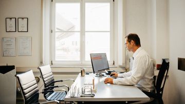 Sprechzimmer Dr. Klünsch Praxis für Urologie in Emmendingen